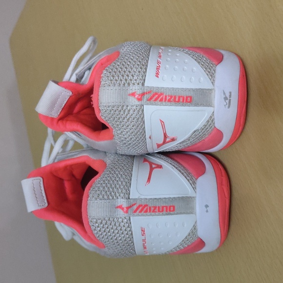 Mizuno Wave Impulse Women Tennis 7.5 - Picture 4 of 6